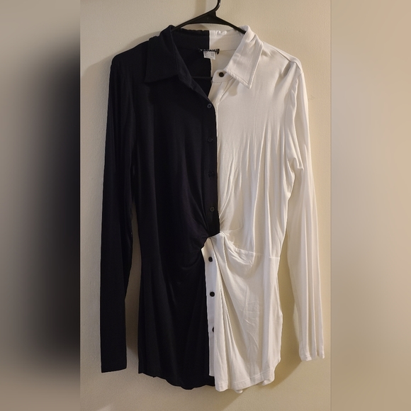 VENUS Tops - VENUS Black and White Gathered Front Long Sleeve Button Down Shirt
